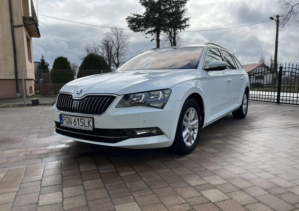 Skoda Superb cena 69999 przebieg: 85000, rok produkcji 2017 z Nysa małe 232